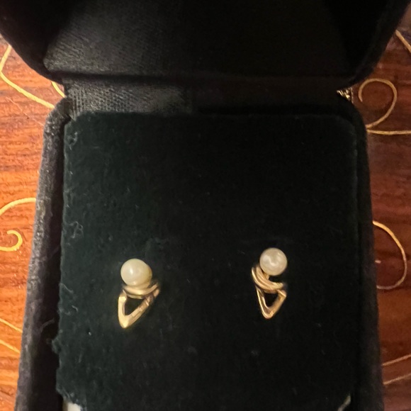 ๐14K REAL GOLD ๐SIMPLE AND DAINTYโบ๏ธPERFECT FOR CHURCH OR EVERYDAY WEARโบ๏ธ๐๐๐ - Picture 1 of 6